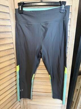 EUC Under Armour HeatGear Compression Capri Leggings Women's Size M